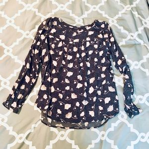Cute black flowy floral top!